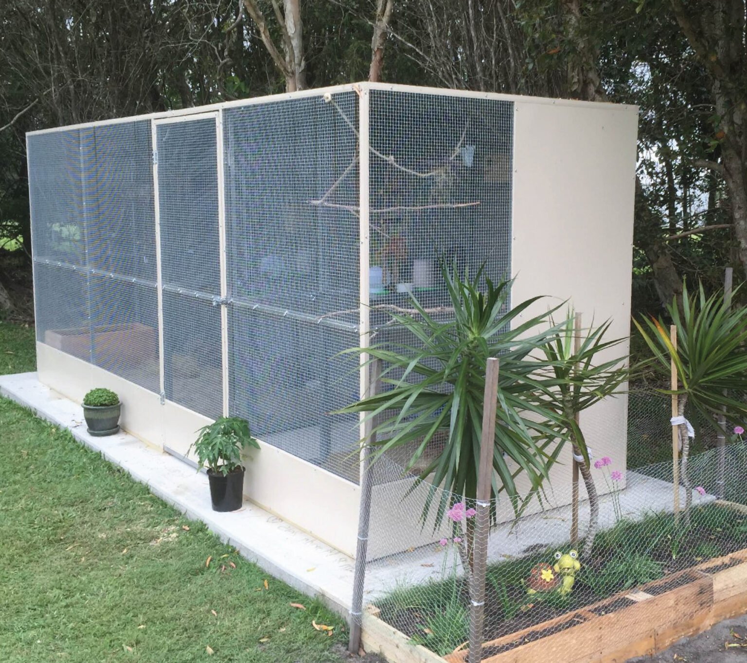 Photo inspiration: Custom Bird Aviary Faux Stone Reference: Phoolpanchi